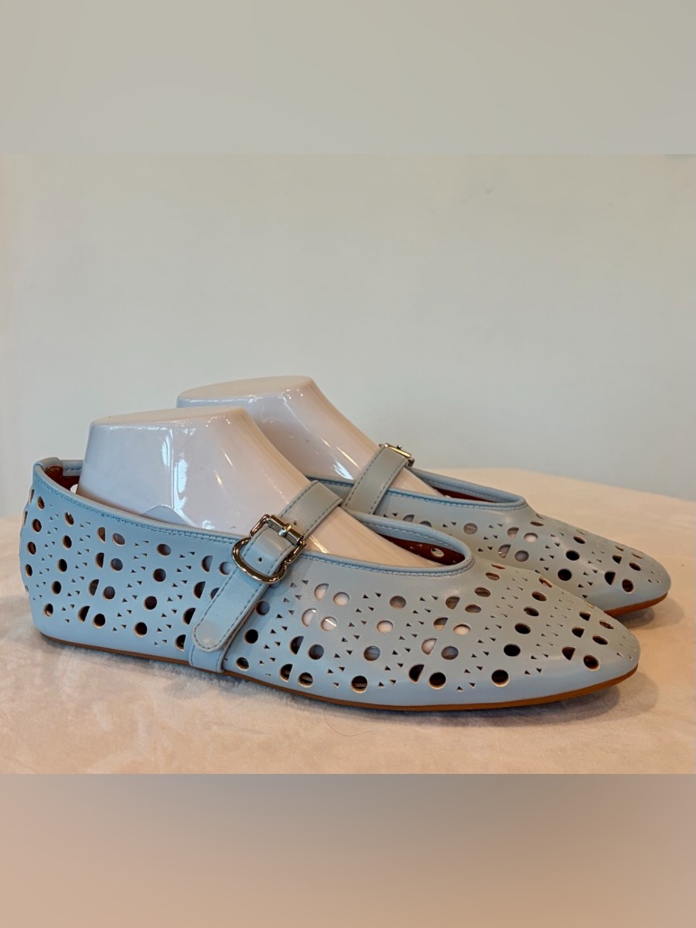 Perforated Mary Jane Flats, vegan leather, light blue, EUC, 41, (10.5) - Picture 4 of 14